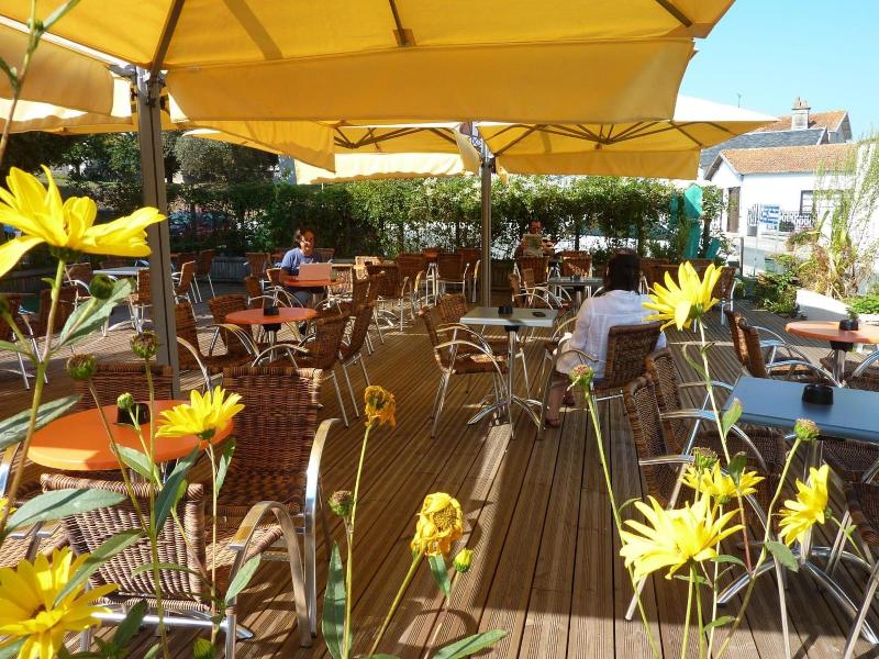 Hôtel Les Pins image