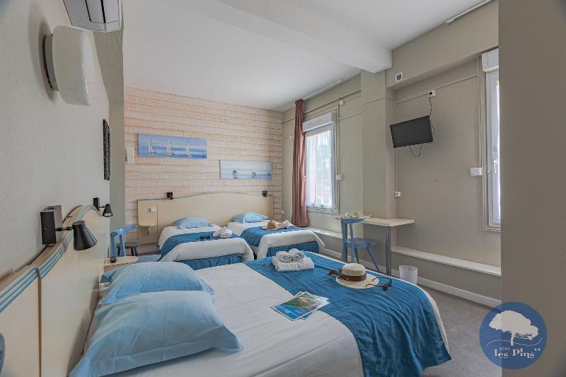Hôtel Les Pins image