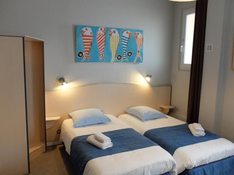 Hôtel Les Pins image