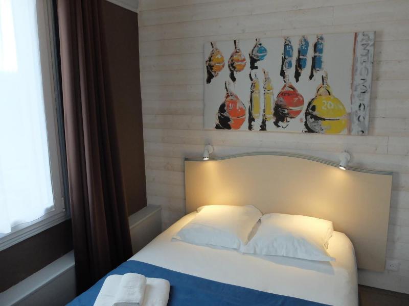 Hôtel Les Pins image