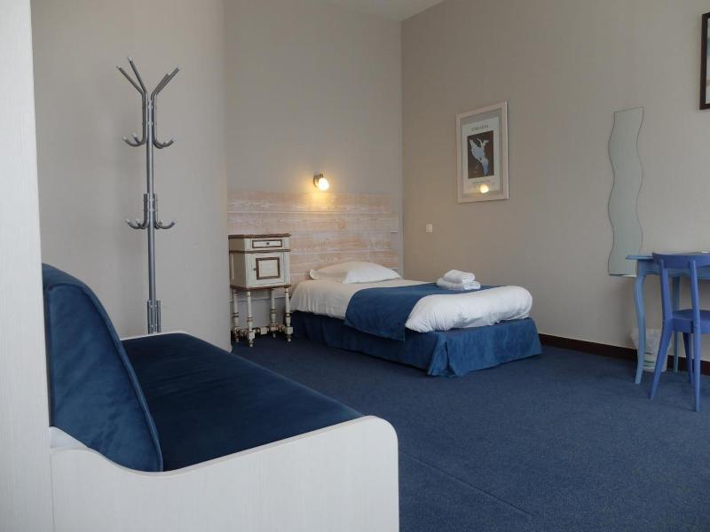 Hôtel Les Pins image