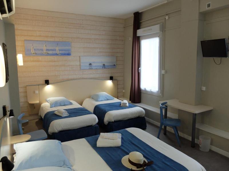 Hôtel Les Pins image