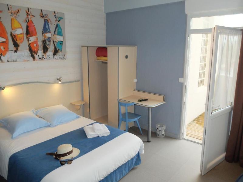 Hôtel Les Pins image