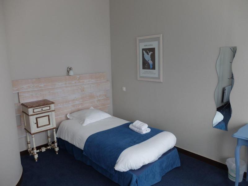 Hôtel Les Pins image
