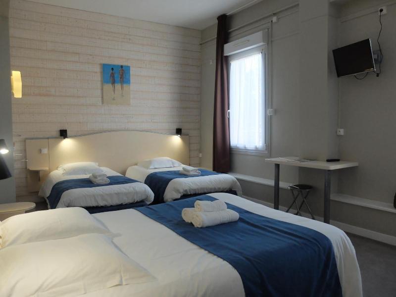 Hôtel Les Pins image