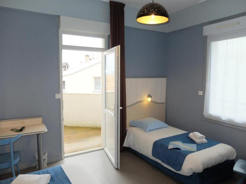 Hôtel Les Pins image