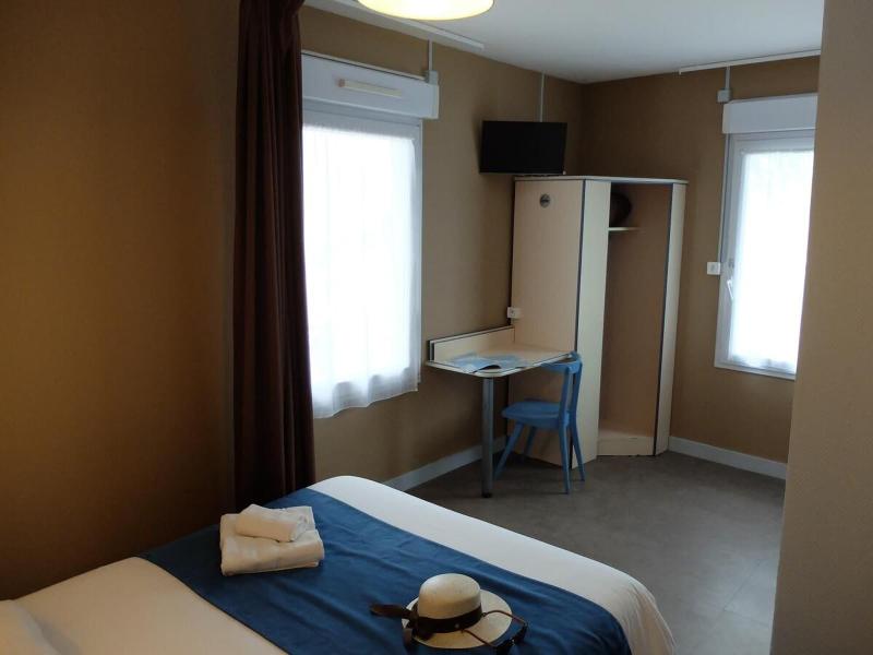 Hôtel Les Pins image