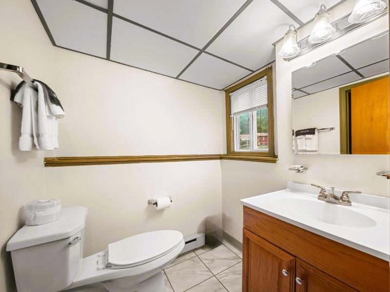 Evergreen Valley Inn image