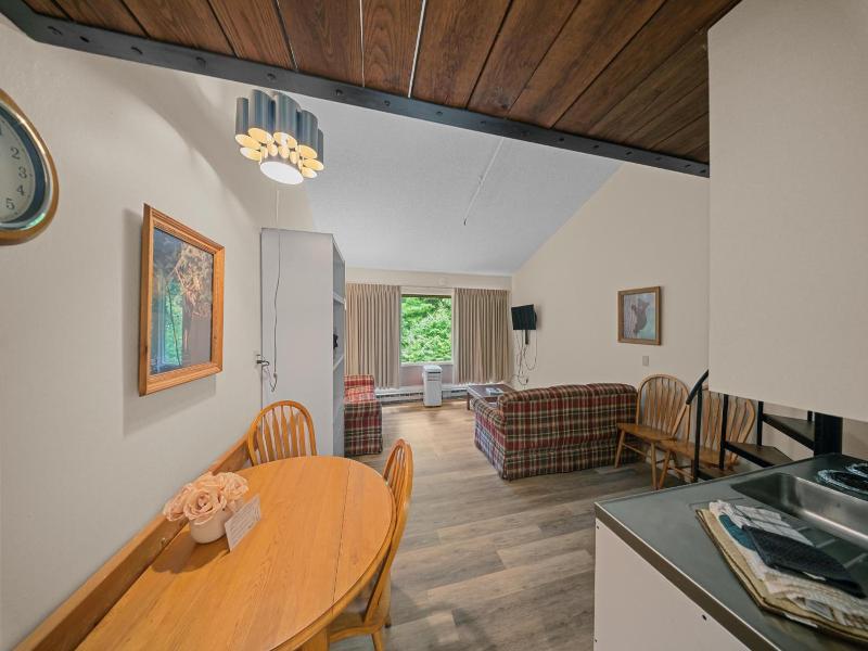 Evergreen Valley Inn image
