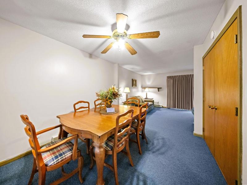 Evergreen Valley Inn image