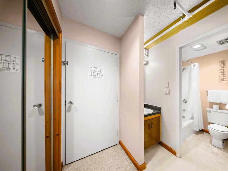 Evergreen Valley Inn image