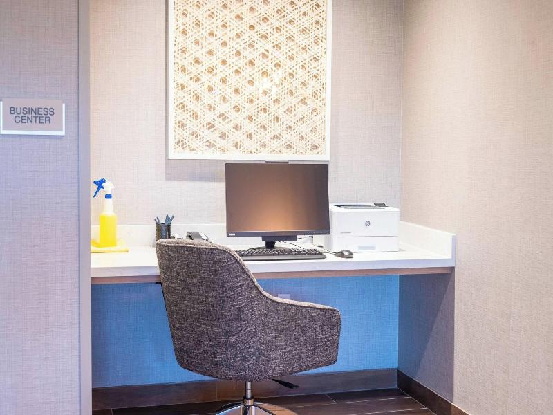 Springhill Suites By Marriott Island Park Yellowst image