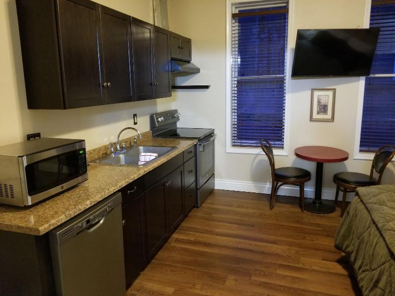 Silver Horseshoe Inn image