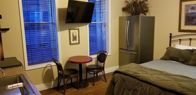 Silver Horseshoe Inn image