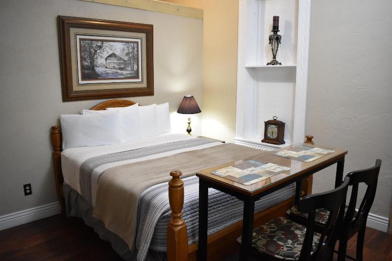Silver Horseshoe Inn image