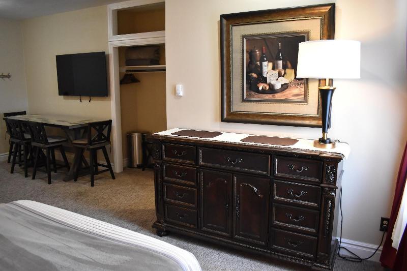 Silver Horseshoe Inn image