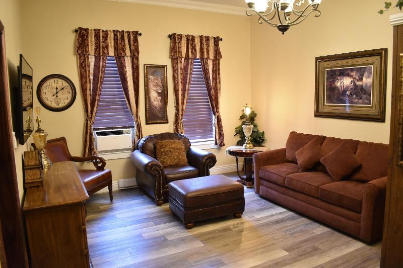 Silver Horseshoe Inn image