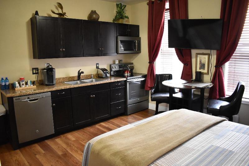Silver Horseshoe Inn image