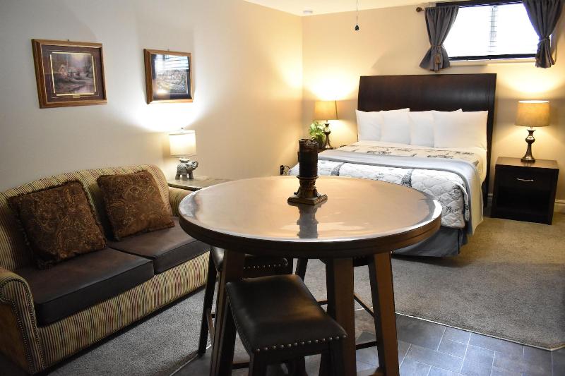 Silver Horseshoe Inn image