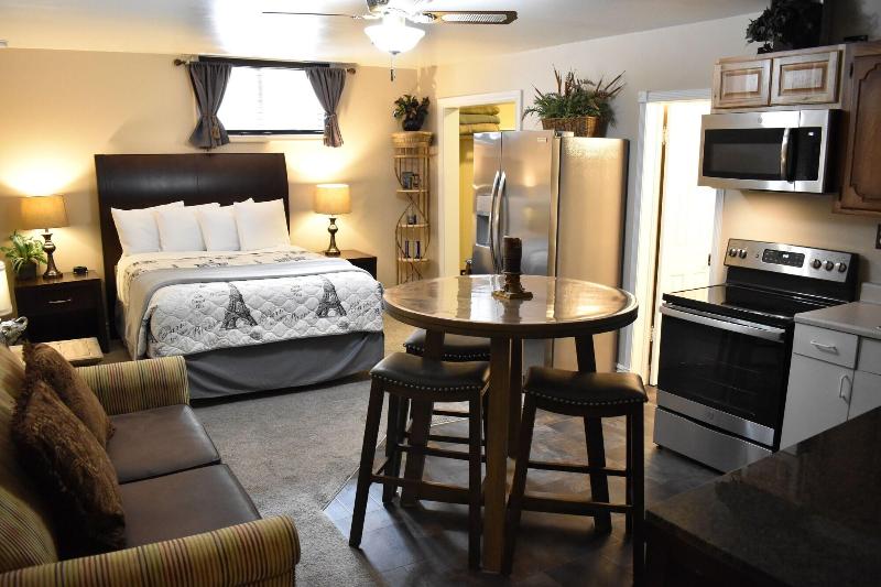 Silver Horseshoe Inn image