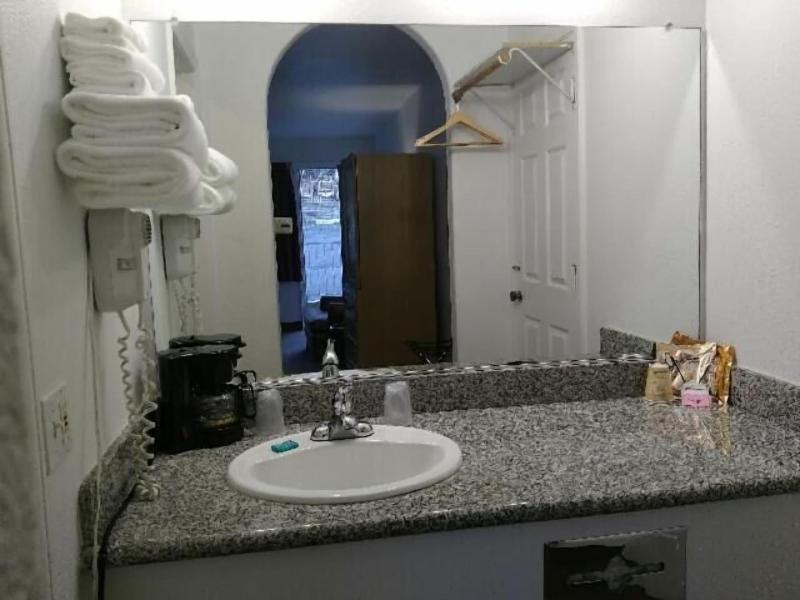 Sierra Inn image