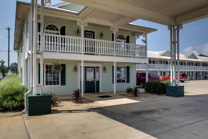 Key West Inn - Childersburg image