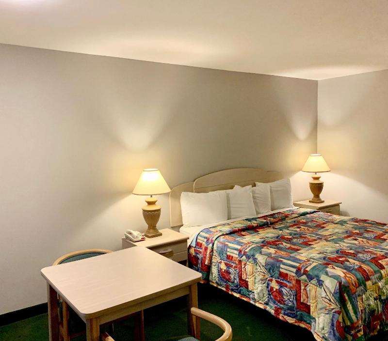 Key West Inn - Childersburg image