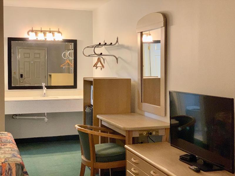 Key West Inn - Childersburg image