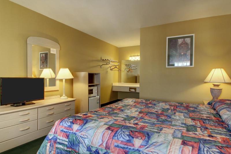 Key West Inn - Childersburg image