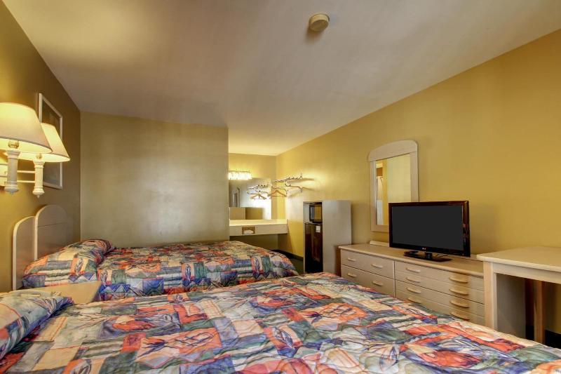 Key West Inn - Childersburg image
