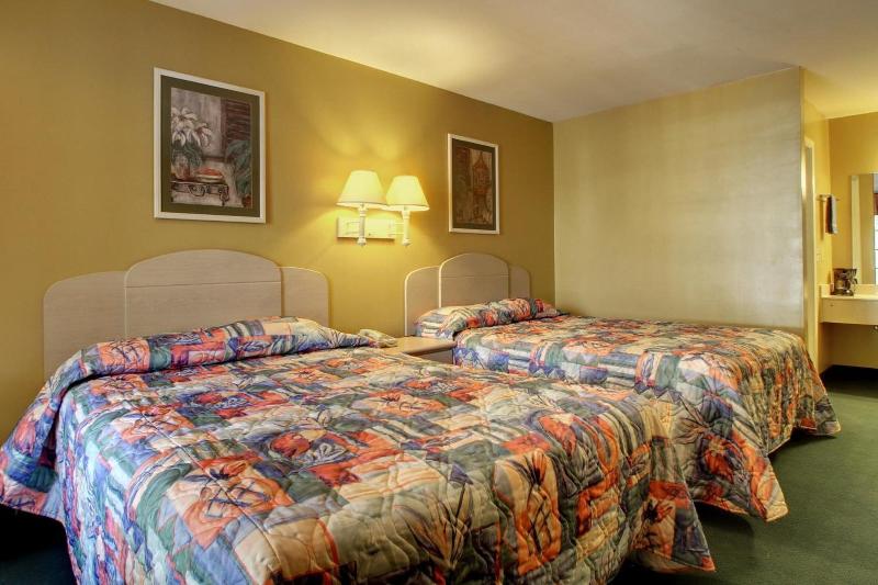 Key West Inn - Childersburg image