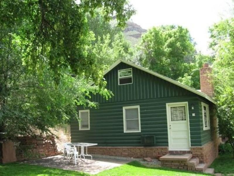 Stone Mountain Lodge And Cabins image