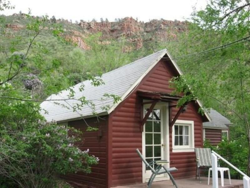 Stone Mountain Lodge And Cabins image