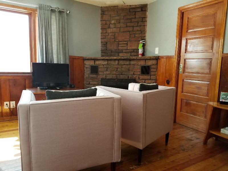 Stone Mountain Lodge And Cabins image