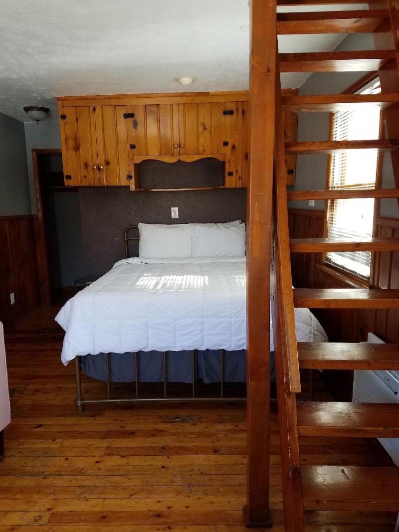 Stone Mountain Lodge And Cabins image