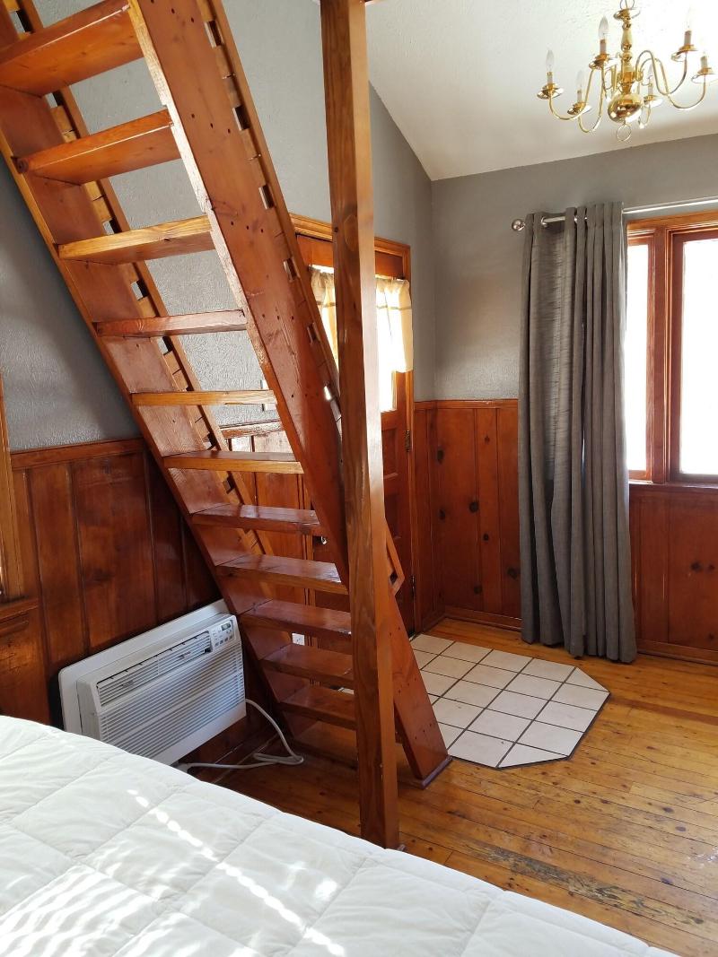 Stone Mountain Lodge And Cabins image