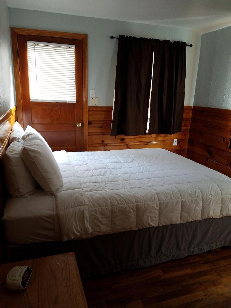 Stone Mountain Lodge And Cabins image