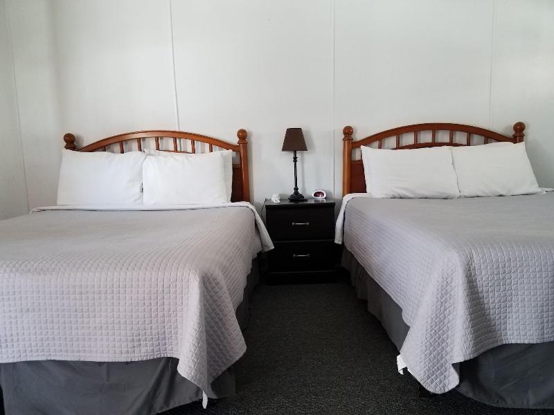 Stone Mountain Lodge And Cabins image