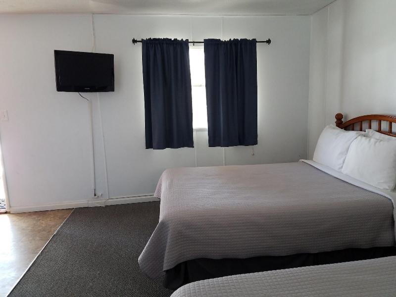 Stone Mountain Lodge And Cabins image