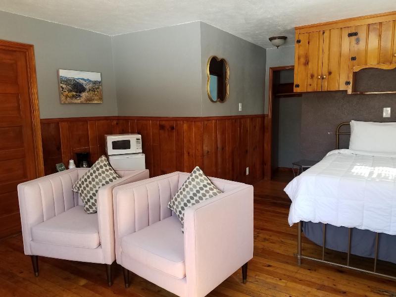 Stone Mountain Lodge And Cabins image