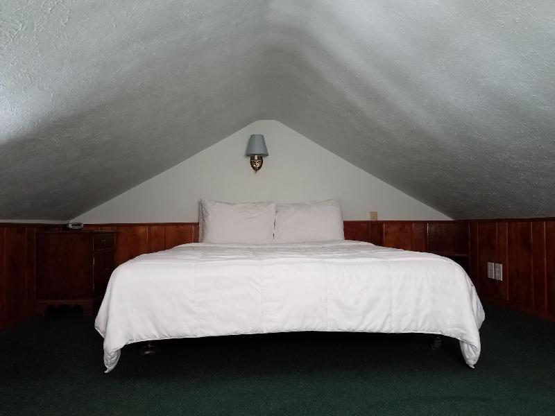 Stone Mountain Lodge And Cabins image