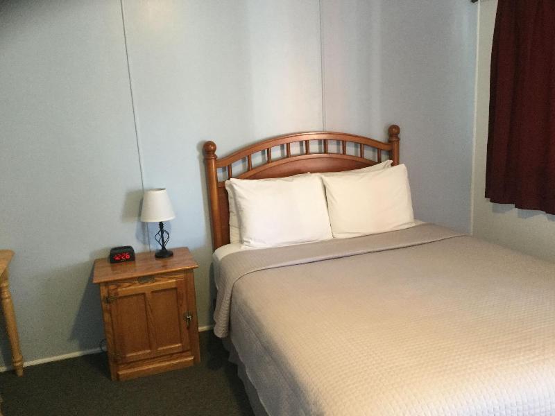 Stone Mountain Lodge And Cabins image