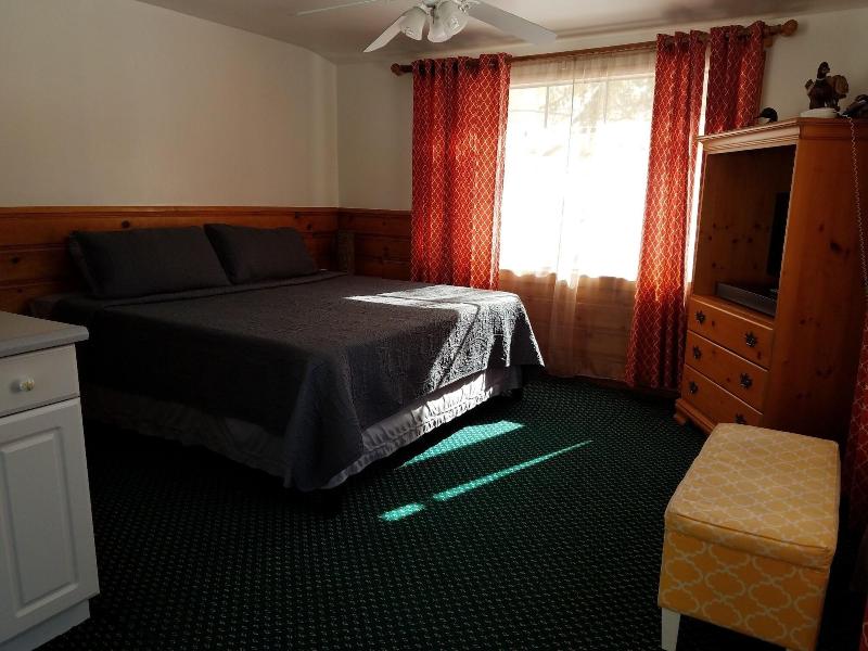 Stone Mountain Lodge And Cabins image