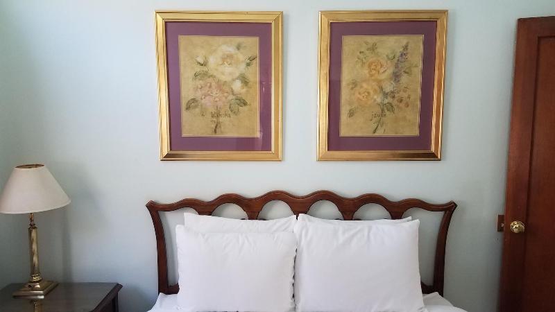 Stone Mountain Lodge And Cabins image