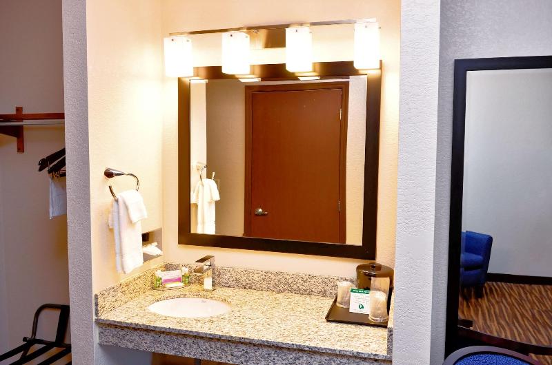 Cobblestone Inn & Suites - Monticello image