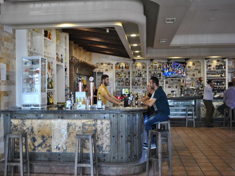 Hotel Restaurante Dama De Baza image