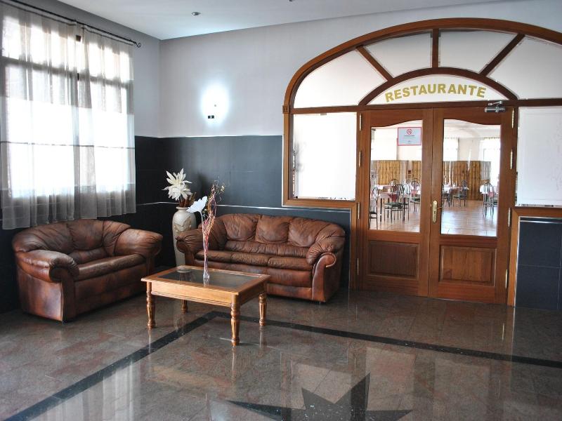 Hotel Restaurante Dama De Baza image