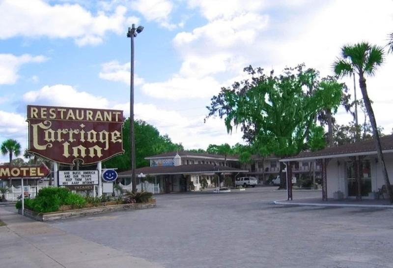 Carriage Inn Motel image