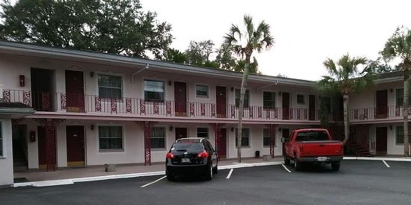 Carriage Inn Motel image 6