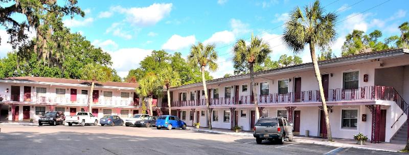 Carriage Inn Motel image 4